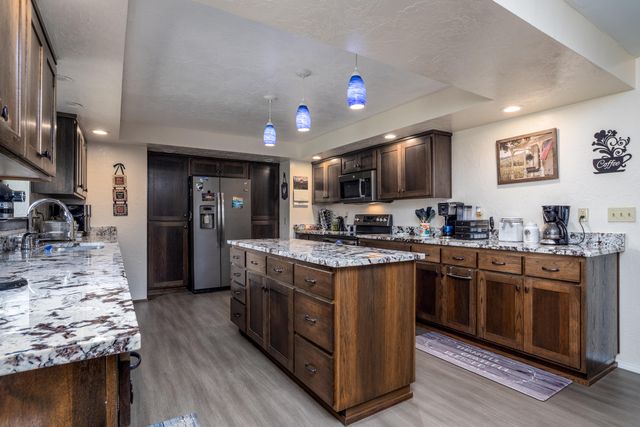 1000 Lawrence Lane, Merlin, OR 97532