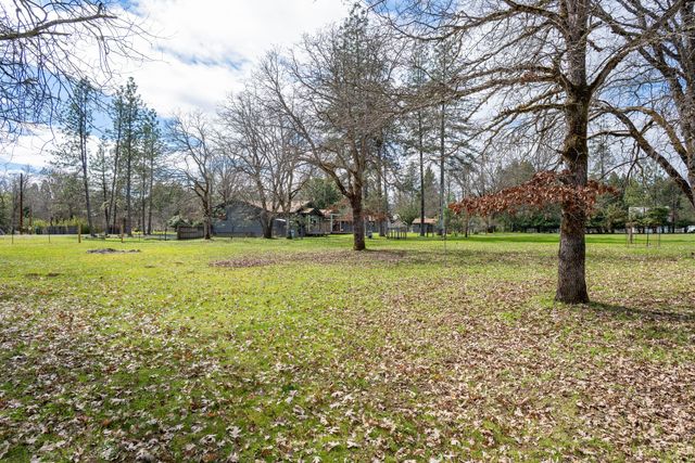 1000 Lawrence Lane, Merlin, OR 97532