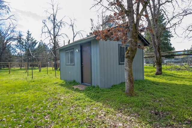 1000 Lawrence Lane, Merlin, OR 97532