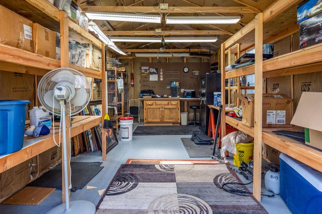 1000 Lawrence Lane, Merlin, OR 97532