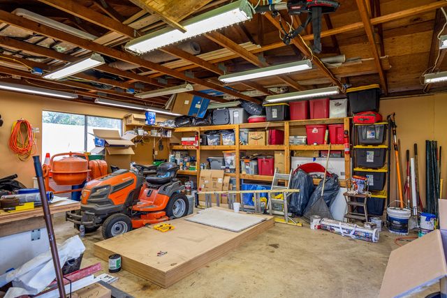 1000 Lawrence Lane, Merlin, OR 97532