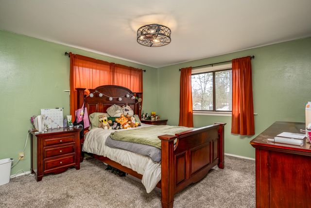 1000 Lawrence Lane, Merlin, OR 97532