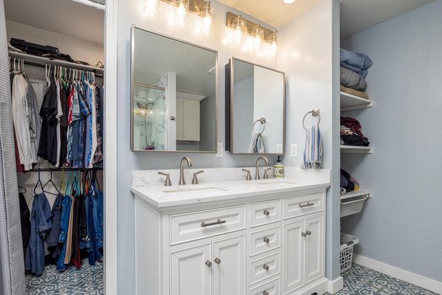 1000 Lawrence Lane, Merlin, OR 97532