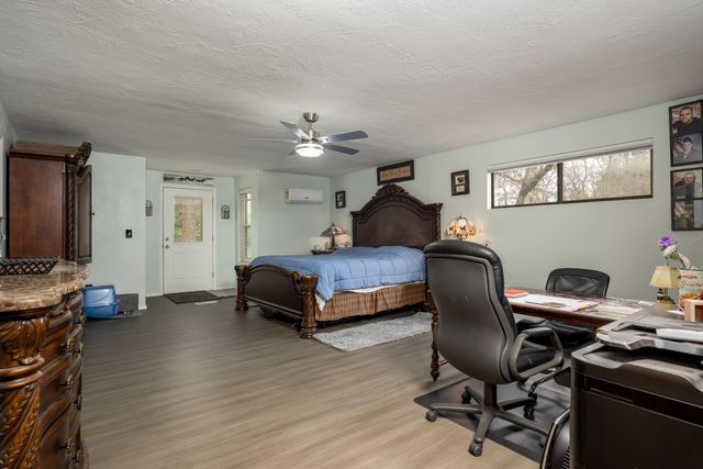 1000 Lawrence Lane, Merlin, OR 97532