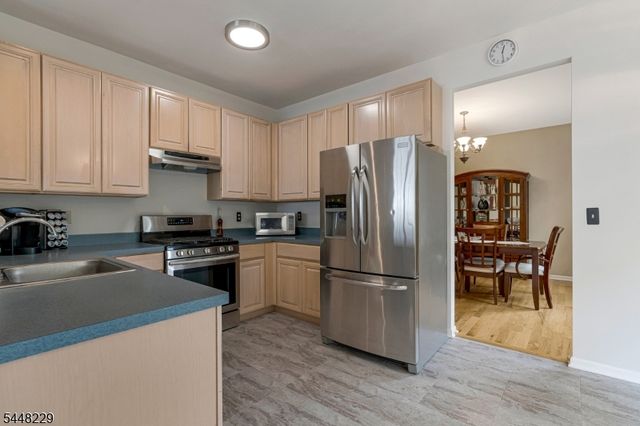 19 Heinrick Way, Bridgewater Twp., NJ 08807