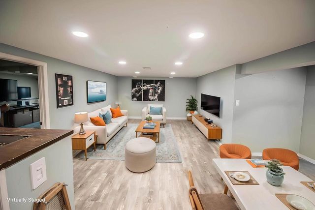 4915 W Colonial COURT, Greenfield, WI 53220