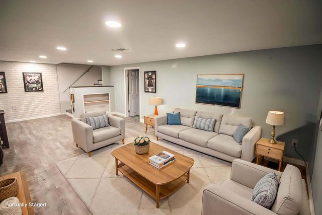 4915 W Colonial COURT, Greenfield, WI 53220