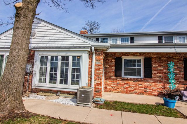 4915 W Colonial COURT, Greenfield, WI 53220