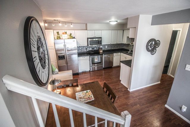 4915 W Colonial COURT, Greenfield, WI 53220