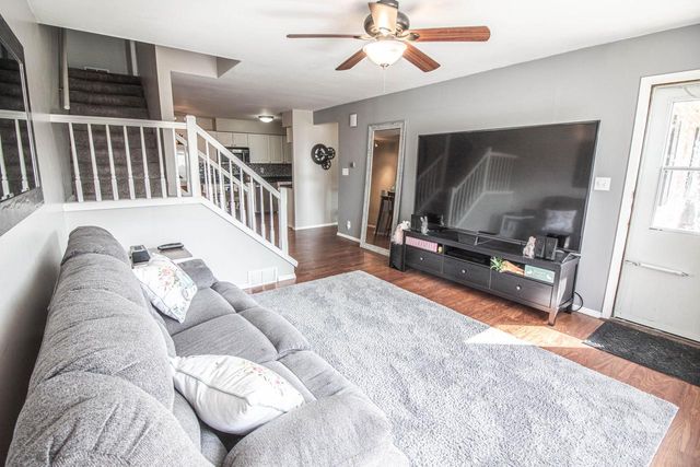 4915 W Colonial COURT, Greenfield, WI 53220