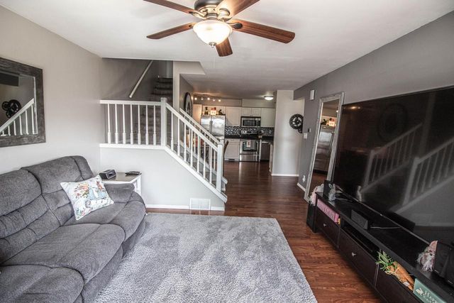 4915 W Colonial COURT, Greenfield, WI 53220