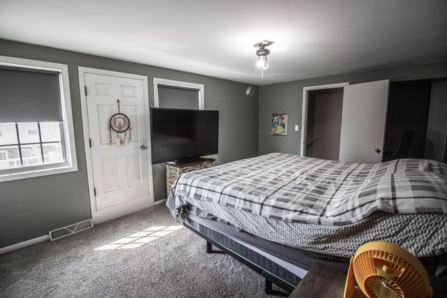 4915 W Colonial COURT, Greenfield, WI 53220