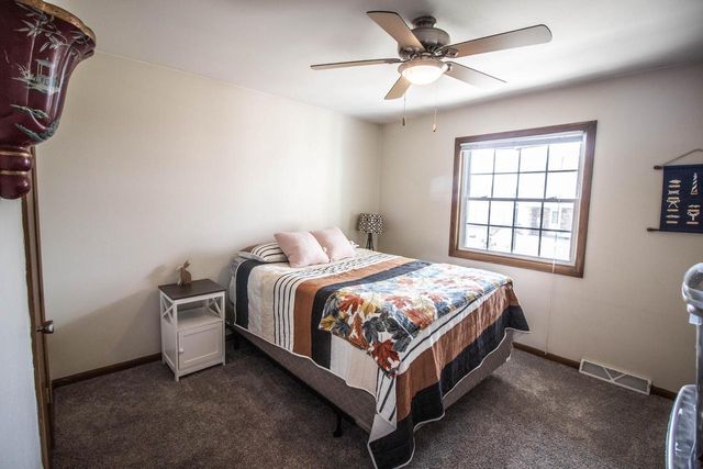 4915 W Colonial COURT, Greenfield, WI 53220