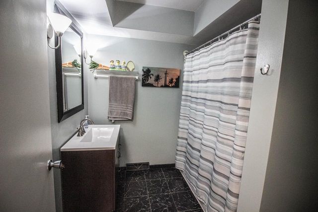 4915 W Colonial COURT, Greenfield, WI 53220