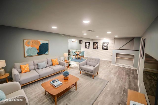 4915 W Colonial COURT, Greenfield, WI 53220