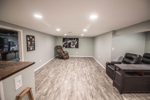 4915 W Colonial COURT, Greenfield, WI 53220