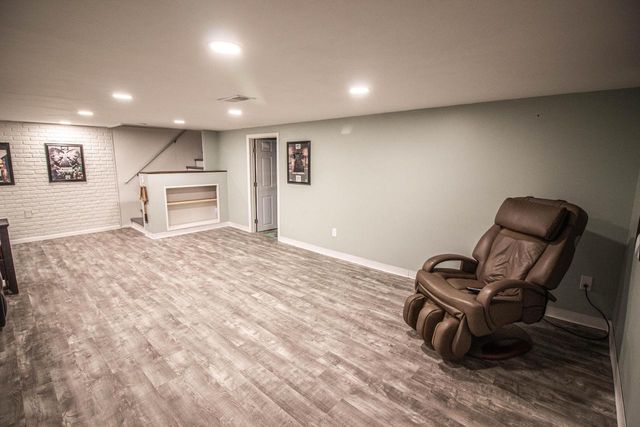 4915 W Colonial COURT, Greenfield, WI 53220