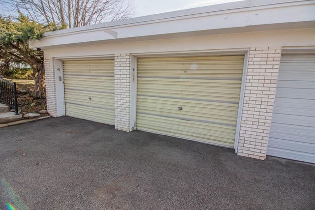 4915 W Colonial COURT, Greenfield, WI 53220