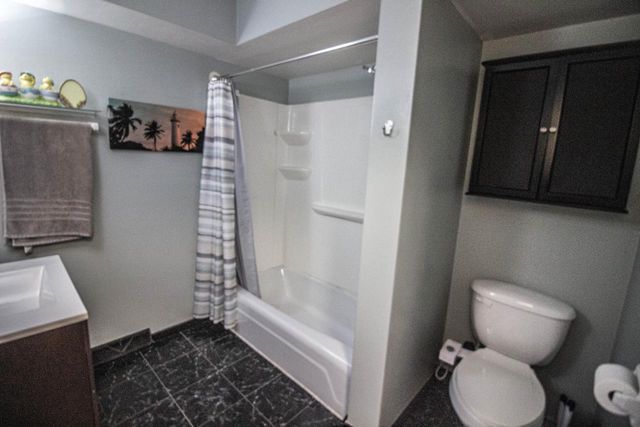 4915 W Colonial COURT, Greenfield, WI 53220