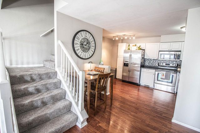 4915 W Colonial COURT, Greenfield, WI 53220