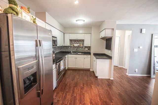 4915 W Colonial COURT, Greenfield, WI 53220