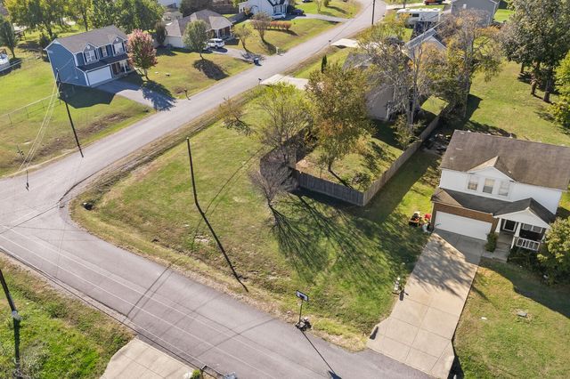 1413 Fall Pkwy, Murfreesboro, TN 37129