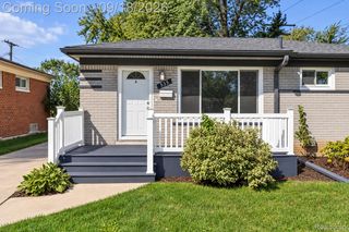 535 E Rose Avenue, Garden City, MI 48135