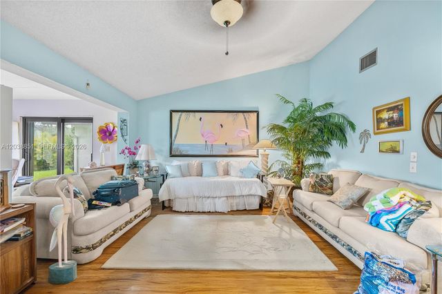 2065 SW 17th Dr, Deerfield Beach, FL 33442
