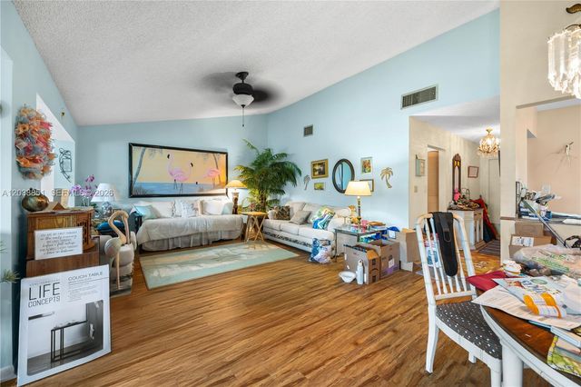 2065 SW 17th Dr, Deerfield Beach, FL 33442