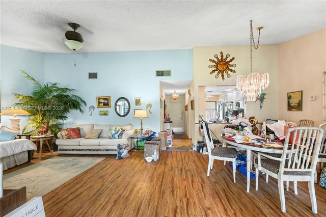 2065 SW 17th Dr, Deerfield Beach, FL 33442