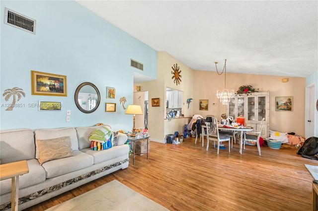 2065 SW 17th Dr, Deerfield Beach, FL 33442
