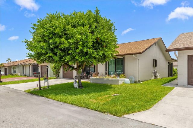 2065 SW 17th Dr, Deerfield Beach, FL 33442