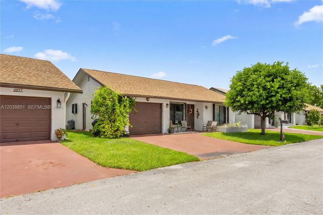 2065 SW 17th Dr, Deerfield Beach, FL 33442