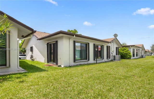 2065 SW 17th Dr, Deerfield Beach, FL 33442