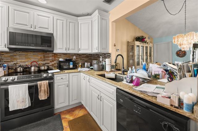 2065 SW 17th Dr, Deerfield Beach, FL 33442