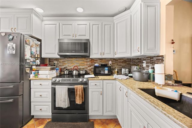 2065 SW 17th Dr, Deerfield Beach, FL 33442