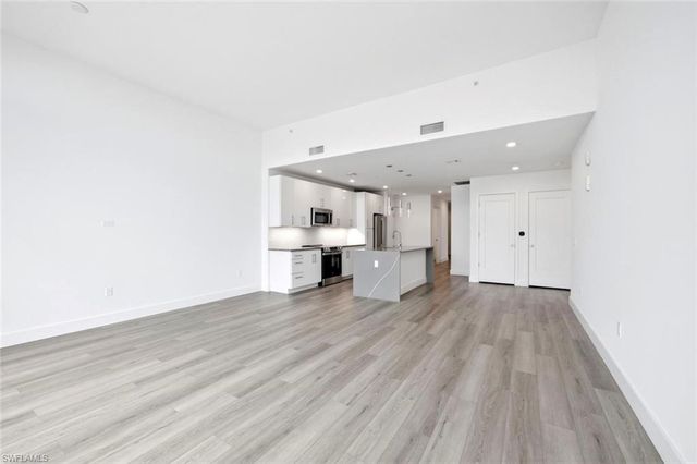1950 Mayfair ST PH7, Naples, FL 34104