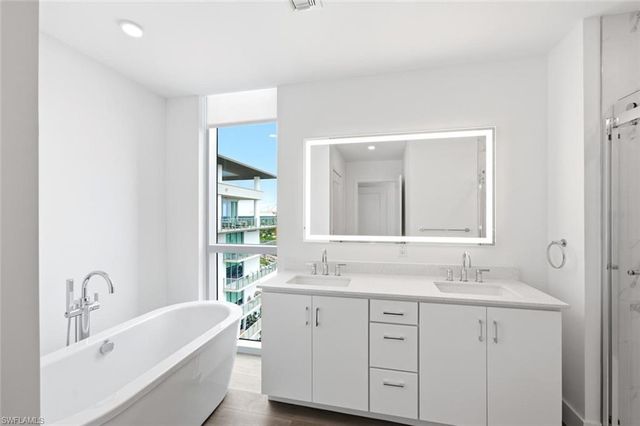1950 Mayfair ST PH7, Naples, FL 34104