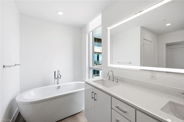 1950 Mayfair ST PH7, Naples, FL 34104