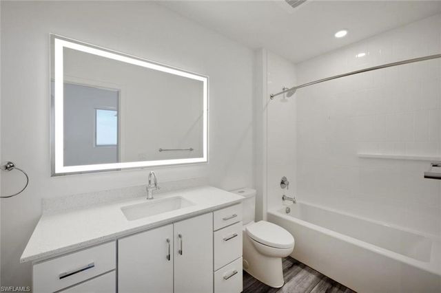1950 Mayfair ST PH7, Naples, FL 34104