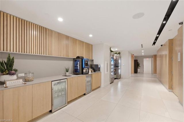 1950 Mayfair ST PH7, Naples, FL 34104