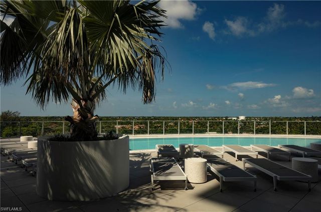 1950 Mayfair ST PH7, Naples, FL 34104