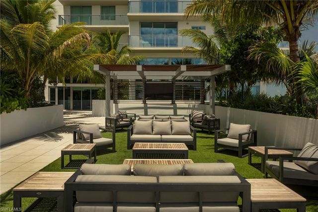 1950 Mayfair ST PH7, Naples, FL 34104