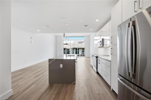 1950 Mayfair ST PH7, Naples, FL 34104