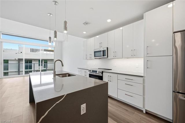 1950 Mayfair ST PH7, Naples, FL 34104