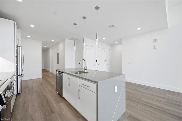 1950 Mayfair ST PH7, Naples, FL 34104
