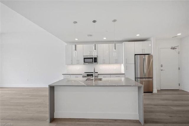 1950 Mayfair ST PH7, Naples, FL 34104