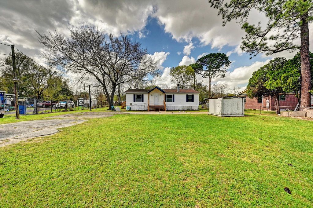 8119 Yale Street, Houston, TX 77037