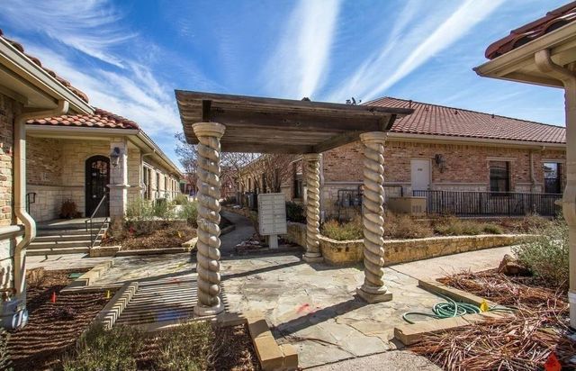 1135 Kinwest Parkway 150, Irving, TX 75063