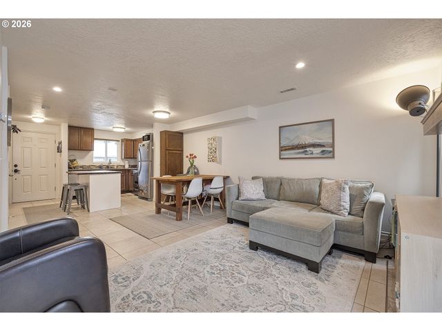 19865 Sw 68TH Ave, Tualatin, OR 97062